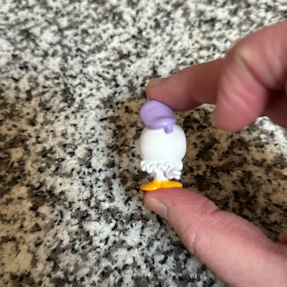 Disney Doorables Daisy - Picture 2 of 2